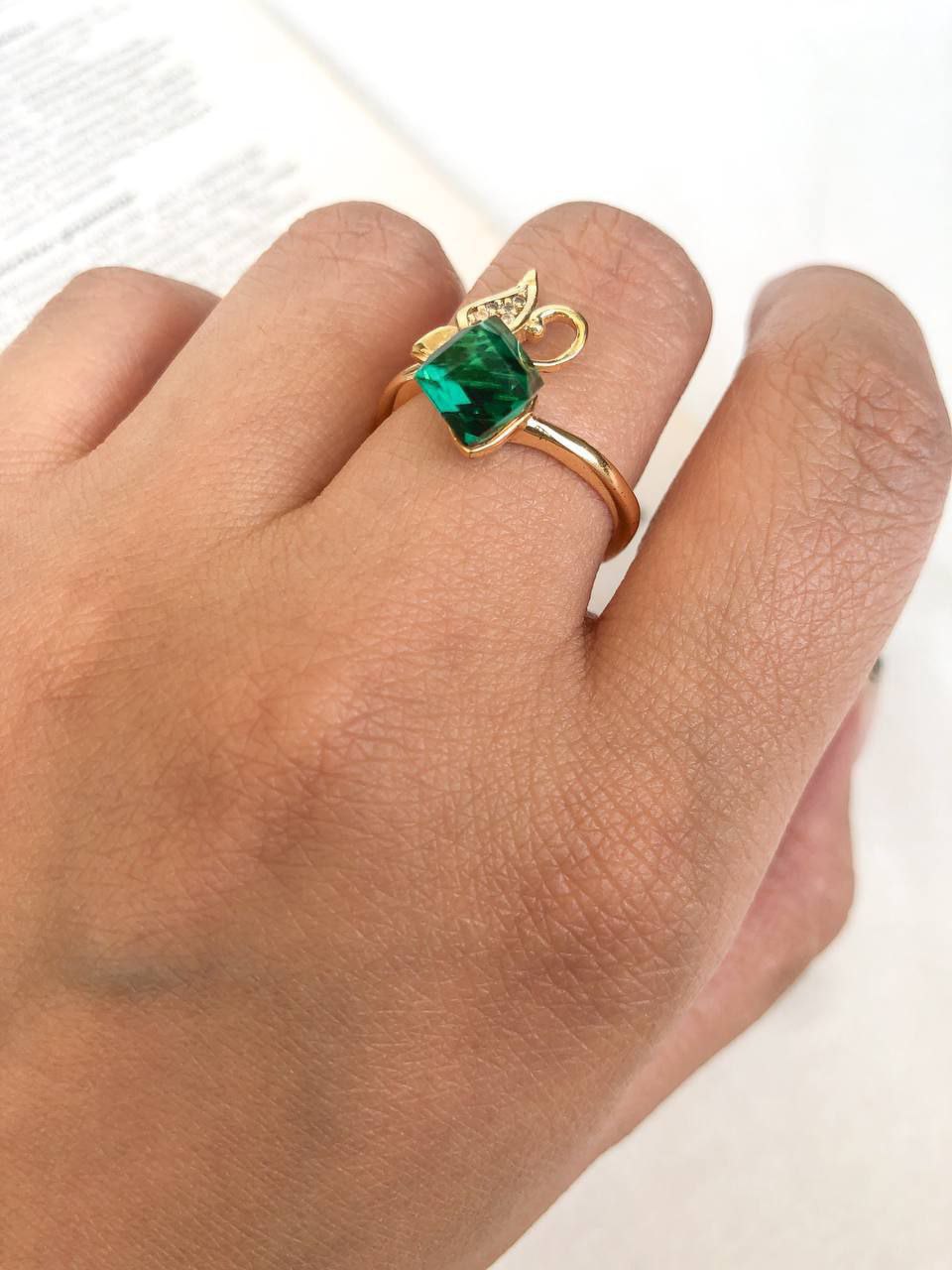 ساعت زنانه بولون بندچرم صفحه سبز همراه با انگشتر 369257