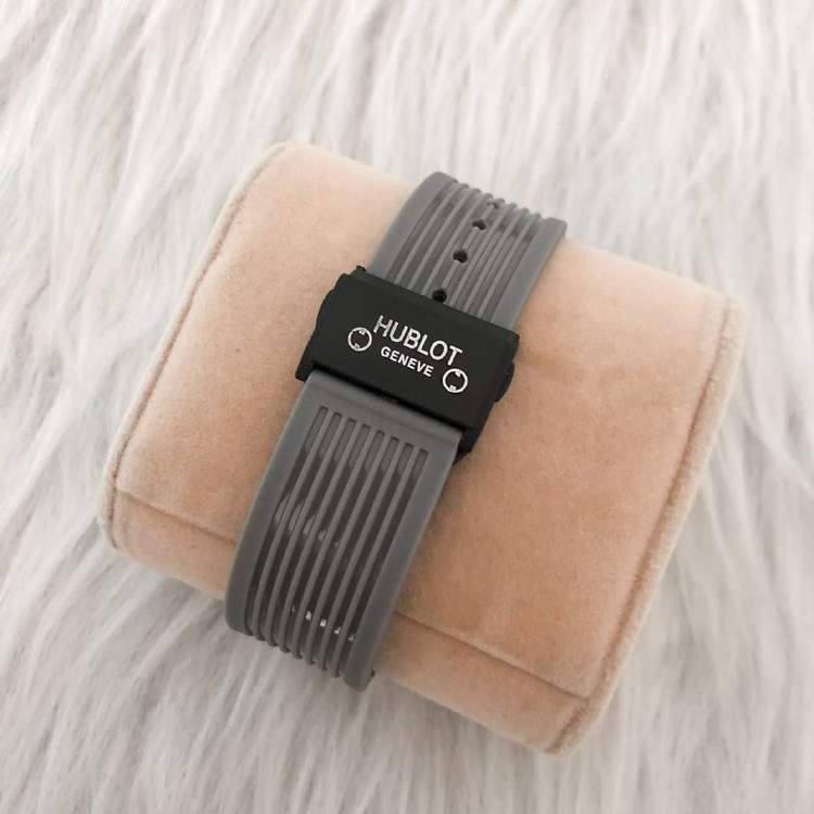 ساعت هابلوت مردانه بندرابر بندخاکستری 369050