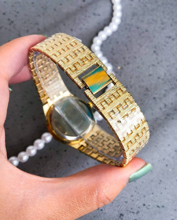 ساعت VINAROSE زنانه نگین دار طلایی همراه با دستبند زنجیری 369288