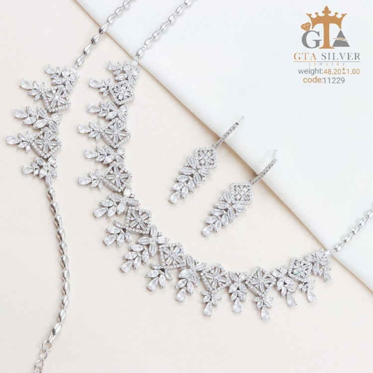 سرویس نقره جواهری مارسا سینه ریز+ گوشواره + دستبند کد 11229