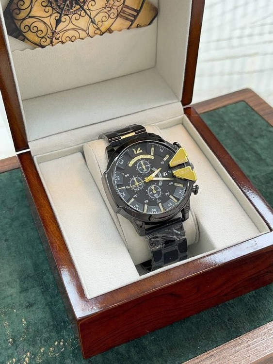 ساعت دیزل مردانه بنداستیل مشکی شاخ طلایی کد 369284