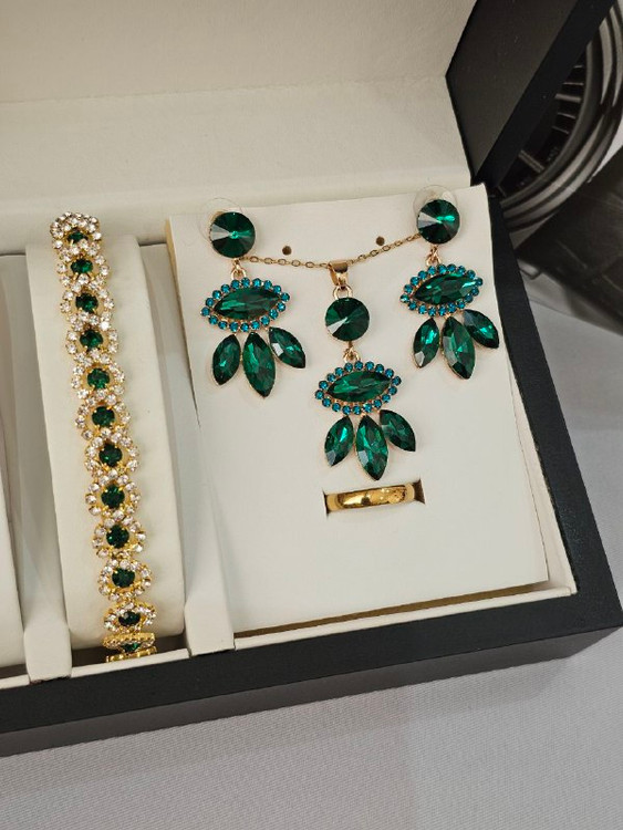 ست ساعت مچی زنانه + ست زیورآلات کد 2847