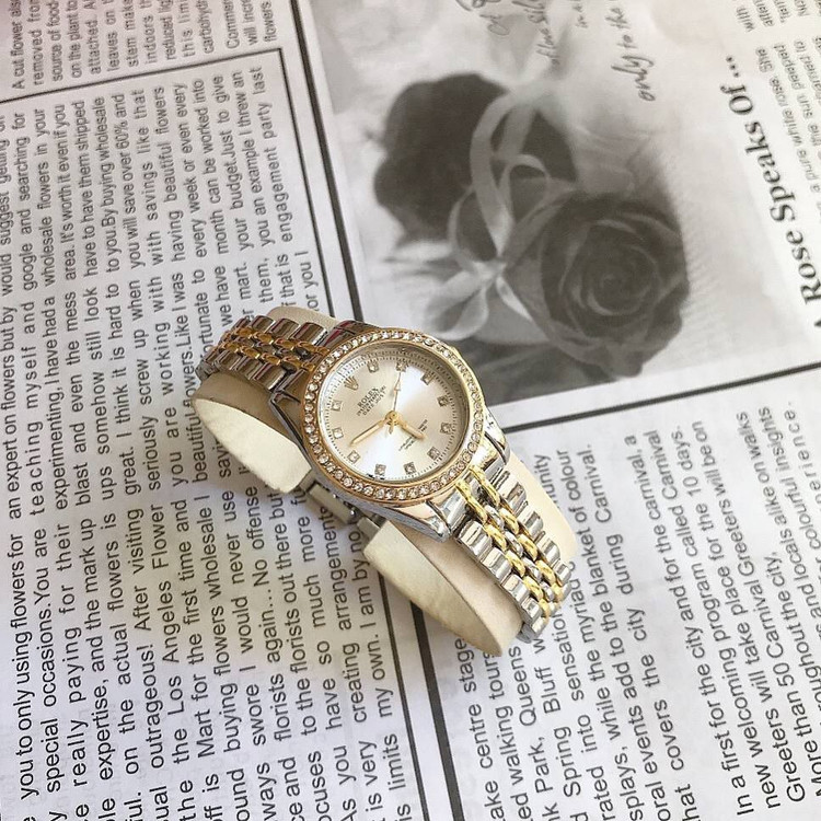 ساعت زنانه استیل صفحه دور نگین مارک معروف ROLEX کد 1230