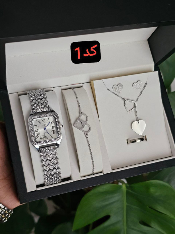 ست زنانه و دخترانه  ساعت و دستبند  و نیمست استیل کد 6985