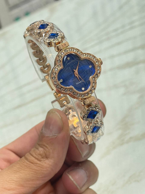 ساعت زنانه نگین رنگی کد ٣۶٩۴٨