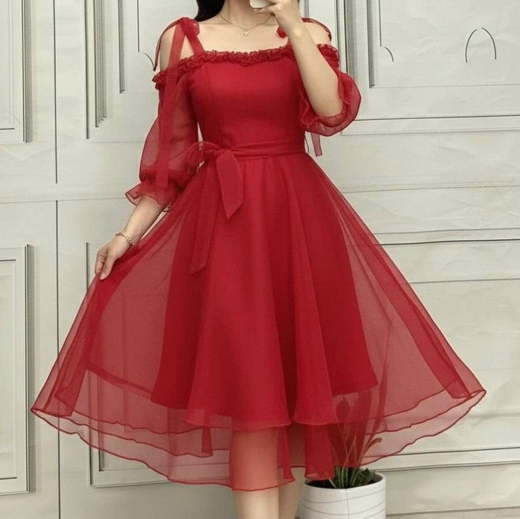 پیراهن دخترانه/ زنانه مجلسی و شب عروسکی لارا